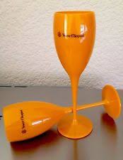 Veuve Clicquot Yellow Label (Brut) 75cl Champagne + 2 drinking flutes